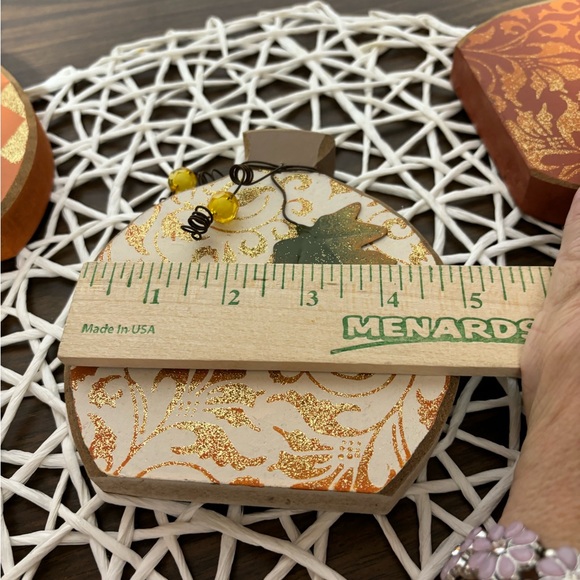 Clearance Bundle w/2nd item for $4.99 shipping Pumpkins!  3 wooden pumpkins - Picture 8 of 10